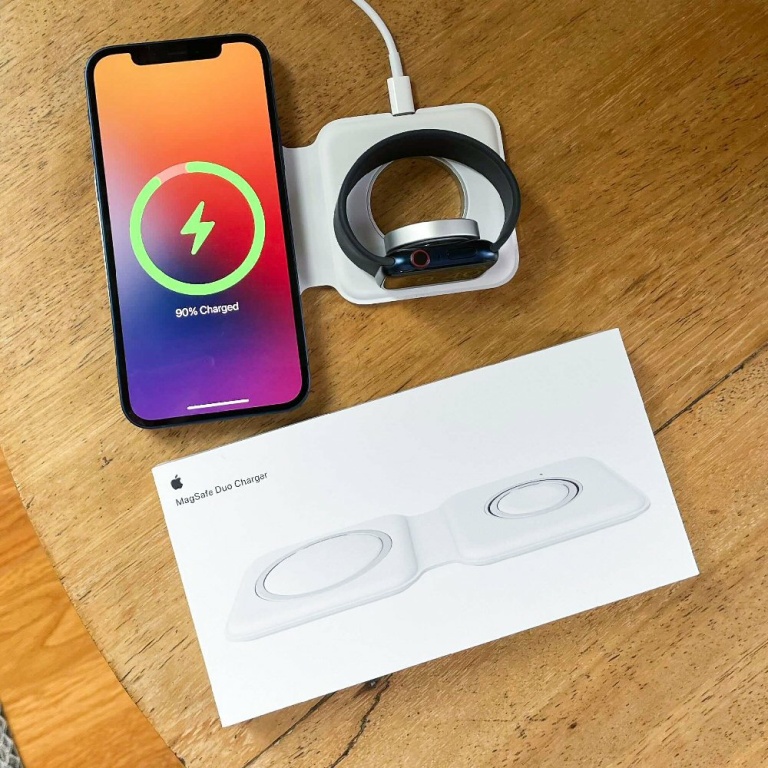 מטען משטח טעינה כפול Apple MagSafe Duo Charger