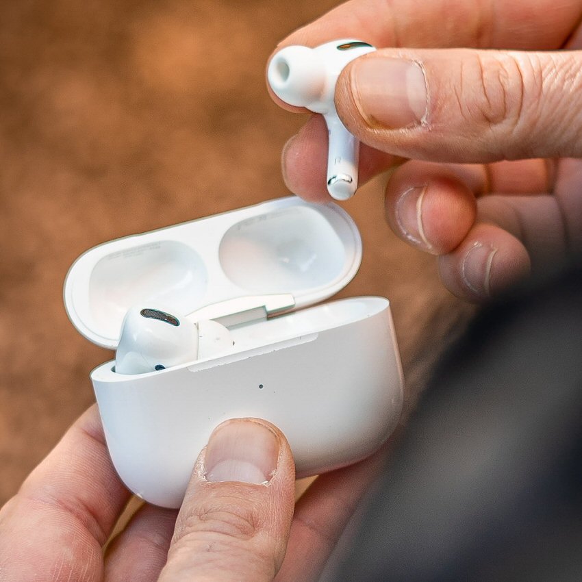 Apple AirPods 3 with Lightning Charging Case MPNY3ZM/A True Wireless